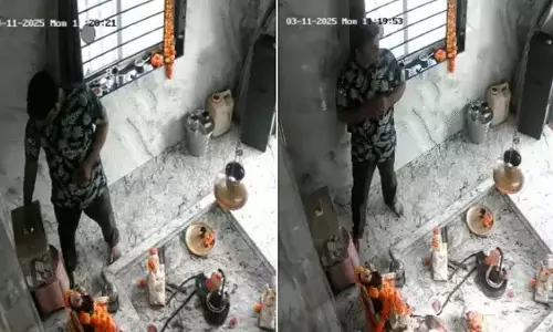 Indore : वीडियो में भक्त शिव मंदिर में दान पेटी से पैसे चुराते हुए पकड़ा गया, गिरफ्तार Indore : वीडियो में भक्त शिव मंदिर में दान पेटी से पैसे चुराते हुए पकड़ा गया, गिरफ्तार