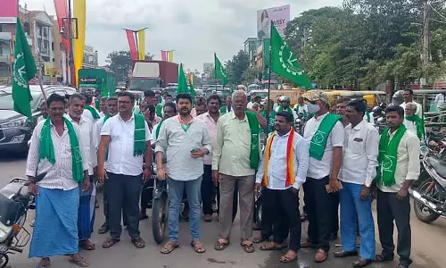 भूमि अधिग्रहण का विरोध; संघर्ष के समर्थन में बाइक रैली