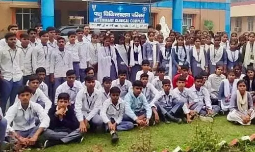Bareilly: ऐतिहासिक फोटोग्राफ्स और संग्रह देखकर छात्र हुए रोमांचित Bareilly: ऐतिहासिक फोटोग्राफ्स और संग्रह देखकर छात्र हुए रोमांचित