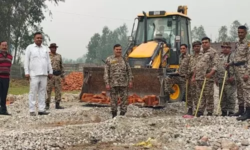 Bareilly: सीबीगंज में प्रशासन ने 18 बीघा अवैध कॉलोनी पर बुलडोजर चलाया