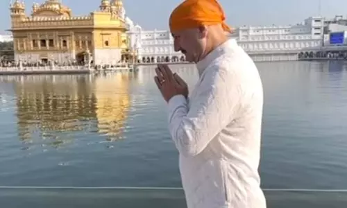 Anupam Kher ने स्वर्ण मंदिर में भावपूर्ण दर्शन कर गुरु नानक जयंती मनाई