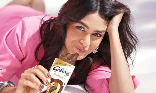 मृणाल ठाकुर Galaxy Chocolate की नई ब्रांड एंबेसडर बनीं