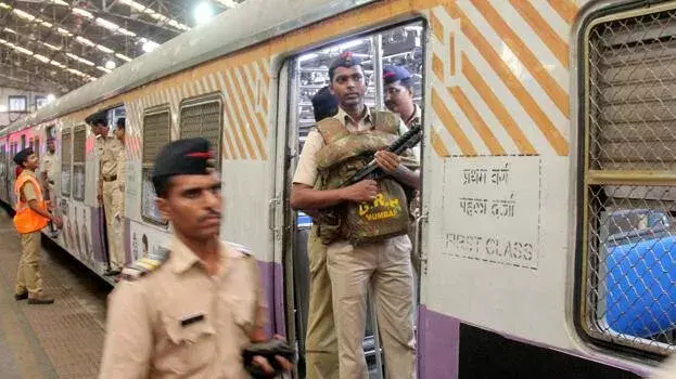 Kerala ने केंद्र से कहा – रात की ट्रेनों में सशस्त्र पुलिस को अनुमति दी जाए