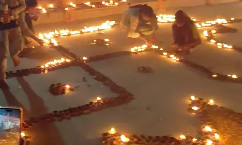 Farrukhabad: श्रद्धालुओं ने दीपदान और गंगा आरती से बढ़ाई पुण्यात्मा की छटा
