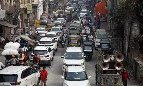 Lakkar Bridge बंद होने से ट्रैफिक जाम, घंटों फंसे रहे यात्री