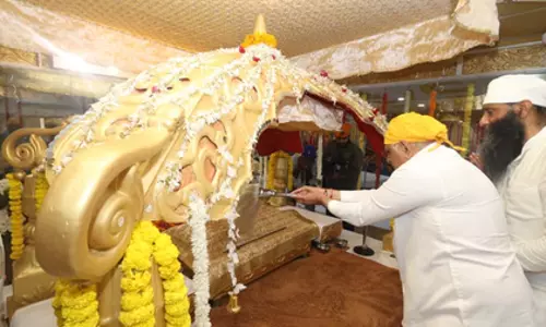 भूपेन्द्र पटेल ने Gujarat के गांधीनगर में गुरु नानक जयंती पर प्रार्थना की