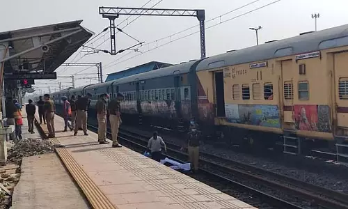 UP : ट्रैक पार करते समय ट्रेन की चपेट में आने से छह महिलाओं की मौत