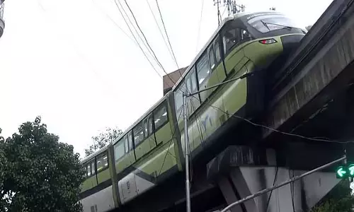 टेस्ट रन के दौरान मोनोरेल झुक गई; बड़ा हादसा टल गया टेस्ट रन के दौरान मोनोरेल झुक गई; बड़ा हादसा टल गया