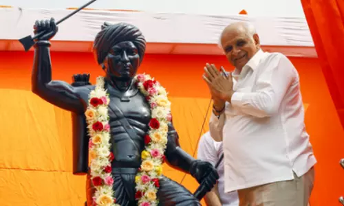 Gujarat में बिरसा मुंडा की 150वीं जयंती पर रथ यात्रा Gujarat में बिरसा मुंडा की 150वीं जयंती पर रथ यात्रा