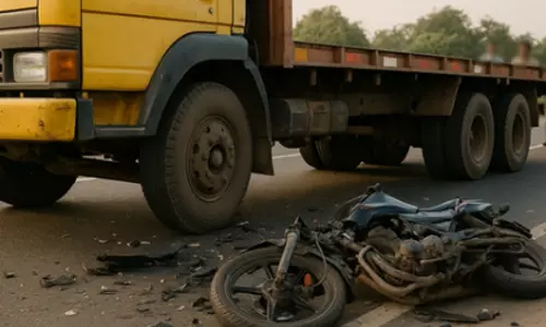 Madhya Pradesh: डिंडोरी में ट्रेलर-बाइक की टक्कर में चार लोगों की मौत