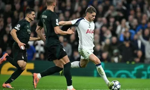 चैंपियंस लीग में Bayern और लिवरपूल की धमाकेदार जीत, वैन डे वेन का शानदार गोल चैंपियंस लीग में Bayern और लिवरपूल की धमाकेदार जीत, वैन डे वेन का शानदार गोल