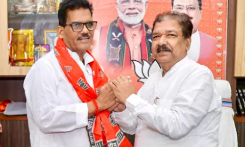 Bihar: राजद के पूर्व विधायक ने मतदान से पहले की भाजपा में एंट्री Bihar: राजद के पूर्व विधायक ने मतदान से पहले की भाजपा में एंट्री