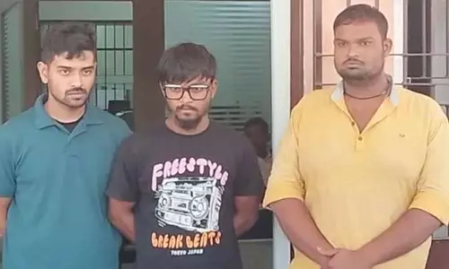 Balasore में अवैध हथियार रैकेट का भंडाफोड़, हथियारों के साथ तीन गिरफ्तार Balasore में अवैध हथियार रैकेट का भंडाफोड़, हथियारों के साथ तीन गिरफ्तार