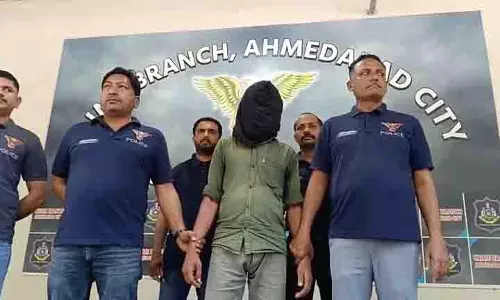Gujarat: रसोई के नीचे मिला लापता व्यक्ति का कंकाल, पत्नी और प्रेमी हिरासत में Gujarat: रसोई के नीचे मिला लापता व्यक्ति का कंकाल, पत्नी और प्रेमी हिरासत में