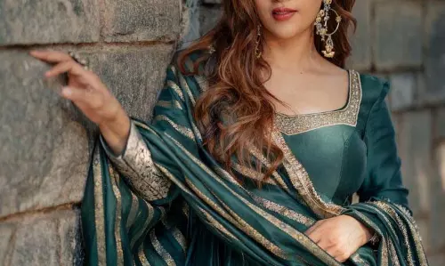 Chandni Chaudhary ने संथाना प्राप्तिरस्तु के लिए शेयर किए नए लुक्स, फैंस में उत्साह Chandni Chaudhary ने संथाना प्राप्तिरस्तु के लिए शेयर किए नए लुक्स, फैंस में उत्साह