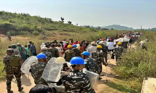 Palamu: पत्थर खदान खोलने की कोशिश में पुलिस टीम पर हमला Palamu: पत्थर खदान खोलने की कोशिश में पुलिस टीम पर हमला