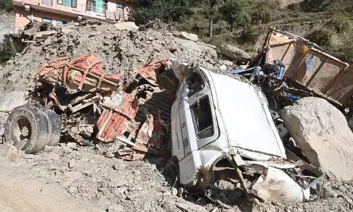 Himachal: विनाशकारी बाढ़ के 4 महीने बाद भी थुनाग खंडहरों में दबा हुआ है