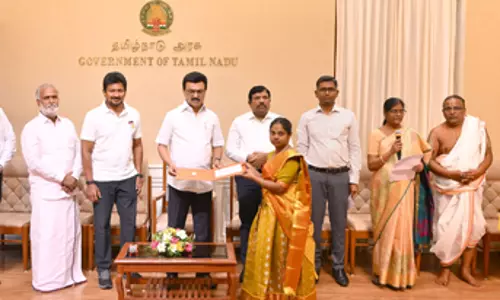Stalin ने मंदिर प्रशिक्षण छात्रों को बढ़ी प्रोत्साहन राशि के चेक दिए
