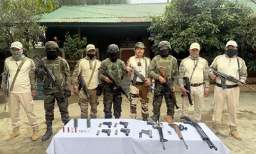 Manipur में हथियारों का बड़ा जखीरा बरामद, दो ड्रग तस्कर गिरफ्तार
