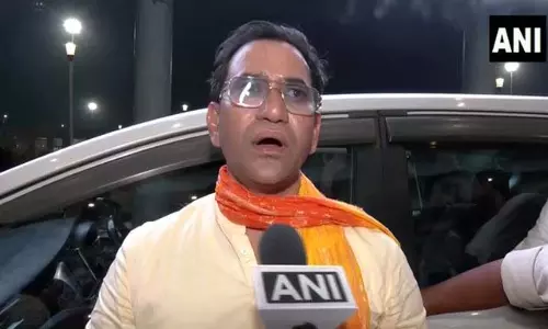 निरहुआ का खेसारी पर हमला: आ जाओ आजमगढ़ देख लो निरहुआ का खेसारी पर हमला: आ जाओ आजमगढ़ देख लो