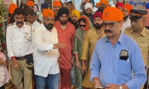 करीना, नेहा धूपिया, अंगद बेदी ने गुरुद्वारे में प्रार्थना की करीना, नेहा धूपिया, अंगद बेदी ने गुरुद्वारे में प्रार्थना की