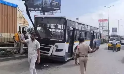 Telangana में पटनचेरु के पास एक और बस दुर्घटना