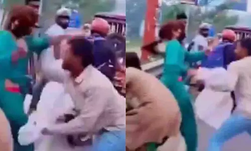 Moradabad: ऑटो ड्राइवर से लड़ते हुए यूट्यूबर महक और परी का वीडियो वायरल Moradabad: ऑटो ड्राइवर से लड़ते हुए यूट्यूबर महक और परी का वीडियो वायरल