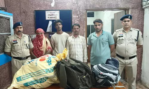 ऑपरेशन निश्चय की बड़ी सफलता, गांजा तस्करी में हिस्ट्रीशीटर समेत 4 आरोपी गिरफ्तार ऑपरेशन निश्चय की बड़ी सफलता, गांजा तस्करी में हिस्ट्रीशीटर समेत 4 आरोपी गिरफ्तार