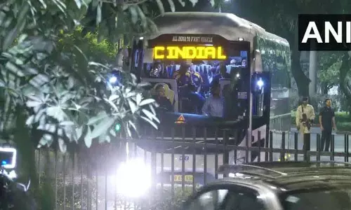 महिला क्रिकेट टीम मुलाकात के बाद हुई रवाना महिला क्रिकेट टीम मुलाकात के बाद हुई रवाना