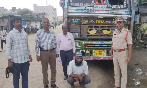 305 क्विंटल अवैध राशन चावल जब्त 305 क्विंटल अवैध राशन चावल जब्त