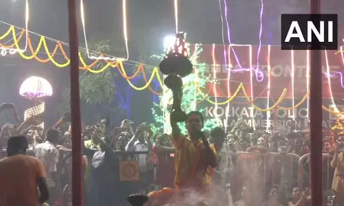 कोलकाता: निम्मतला घाट पर देव दीपावली पर आरती का भव्य आयोजन कोलकाता: निम्मतला घाट पर देव दीपावली पर आरती का भव्य आयोजन