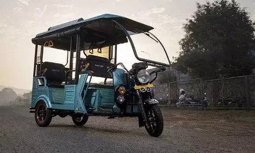 Toto चार्जिंग रोकने के दौरान करंट लगने से 2 की मौत, इस्लामपुर में दर्दनाक हादसा Toto चार्जिंग रोकने के दौरान करंट लगने से 2 की मौत, इस्लामपुर में दर्दनाक हादसा