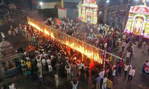Srisailam में भव्य रूप से कार्तिका पूर्णिमा समारोह Srisailam में भव्य रूप से कार्तिका पूर्णिमा समारोह