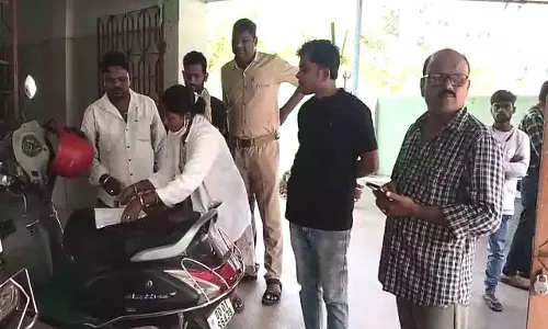 Odisha: कार्तिक पूर्णिमा में युवक डूबा, परिवार ने आंखें दान कीं Odisha: कार्तिक पूर्णिमा में युवक डूबा, परिवार ने आंखें दान कीं