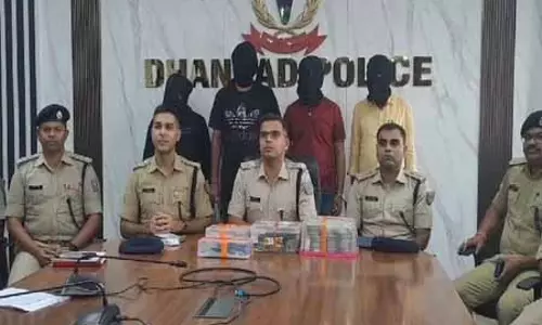 Gangster प्रिंस खान के ठिकानों से 17 लाख, 70 डीड बरामद, चार गिरफ्तार Gangster प्रिंस खान के ठिकानों से 17 लाख, 70 डीड बरामद, चार गिरफ्तार