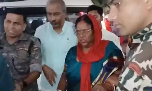 बिहार चुनाव: गयाजी में हम प्रत्याशी ज्योति मांझी के काफिले पर हमला बिहार चुनाव: गयाजी में हम प्रत्याशी ज्योति मांझी के काफिले पर हमला