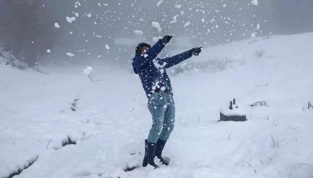 Gulmarg सफेद वंडरलैंड में बदल गया Gulmarg सफेद वंडरलैंड में बदल गया