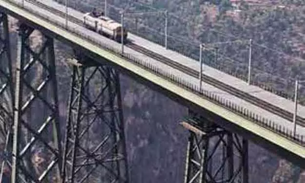 जम्मू-श्रीनगर सीधी ट्रेन सेवा पर रेलवे का विचार जम्मू-श्रीनगर सीधी ट्रेन सेवा पर रेलवे का विचार