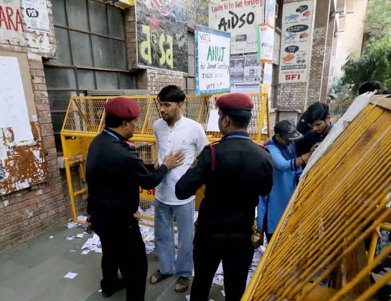 जेएनयूएसयू चुनाव की मतगणना जारी जेएनयूएसयू चुनाव की मतगणना जारी