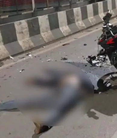 लालपुर ओवरब्रिज में 2 की मौत, एक्सीडेंट का Video आया सामने लालपुर ओवरब्रिज में 2 की मौत, एक्सीडेंट का Video आया सामने