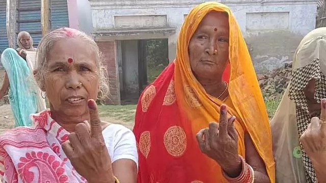 Bihar चुनावों के पहले चरण के लिए वोटिंग शुरू हो गई Bihar चुनावों के पहले चरण के लिए वोटिंग शुरू हो गई