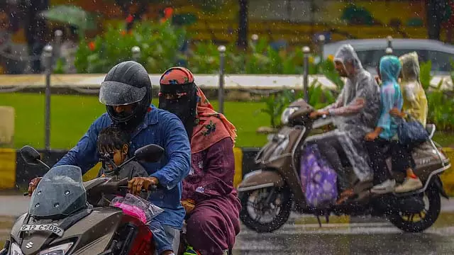 Heavy rains : तिरुपत्तूर ज़िले में स्कूल बंद रहेंगे Heavy rains : तिरुपत्तूर ज़िले में स्कूल बंद रहेंगे