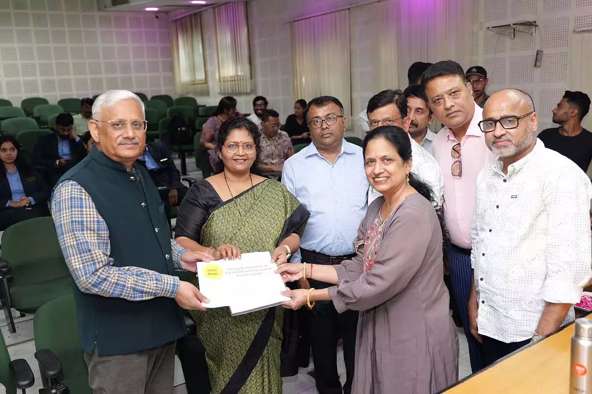 इंटरनेशनल इंस्टीट्यूट ऑफ प्रोफेशनल स्टडीज़ के पूर्व छात्रों ने टैलेंट को सम्मान देने के लिए गोल्ड मेडल स्पॉन्सर किए इंटरनेशनल इंस्टीट्यूट ऑफ प्रोफेशनल स्टडीज़ के पूर्व छात्रों ने टैलेंट को सम्मान देने के लिए गोल्ड मेडल स्पॉन्सर किए