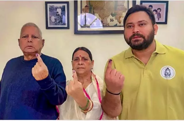 Bihar elections : सुबह 11 बजे तक 27.65% वोटिंग दर्ज की गई Bihar elections : सुबह 11 बजे तक 27.65% वोटिंग दर्ज की गई