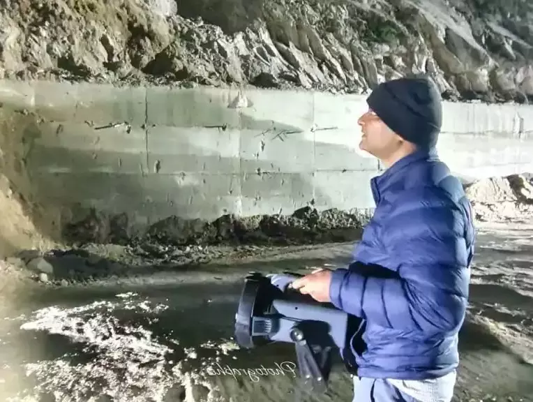 Champawat: डीएम ने रात में NH स्वाला का निरीक्षण कर कड़ा रुख दिखाया Champawat: डीएम ने रात में NH स्वाला का निरीक्षण कर कड़ा रुख दिखाया
