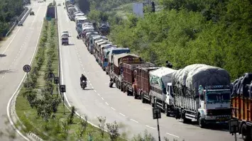 Jammu: NH जम्मू-श्रीनगर छोटे वाहनों के लिए खुला, यातायात सुचारू Jammu: NH जम्मू-श्रीनगर छोटे वाहनों के लिए खुला, यातायात सुचारू