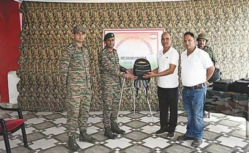 सेना ने राजौरी गांव में फोटोग्राफी कार्यशाला आयोजित की सेना ने राजौरी गांव में फोटोग्राफी कार्यशाला आयोजित की