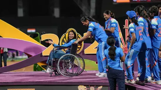 Pratika Rawal आईसीसी के नियमों में बदलाव के बाद आखिरकार उन्हें विश्व कप पदक मिल गया Pratika Rawal आईसीसी के नियमों में बदलाव के बाद आखिरकार उन्हें विश्व कप पदक मिल गया
