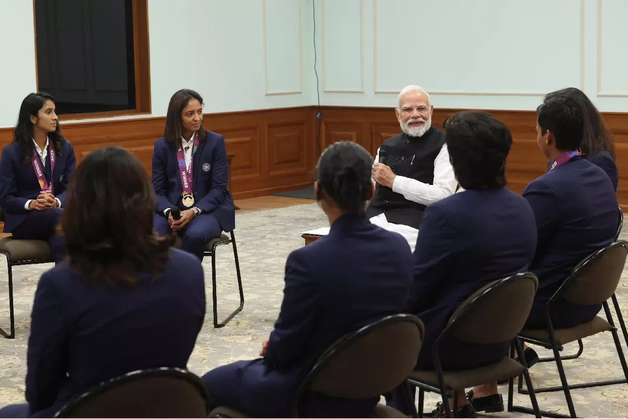 Cricketer हरलीन देओल ने पूछा स्किनकेयर सीक्रेट, पीएम मोदी ने दिया दिलचस्प जवाब Cricketer हरलीन देओल ने पूछा स्किनकेयर सीक्रेट, पीएम मोदी ने दिया दिलचस्प जवाब