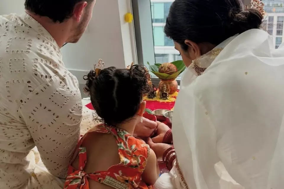 Nick Jonas ने साझा की प्रियंका चोपड़ा और बेटी मालती संग प्यारी तस्वीरें Nick Jonas ने साझा की प्रियंका चोपड़ा और बेटी मालती संग प्यारी तस्वीरें